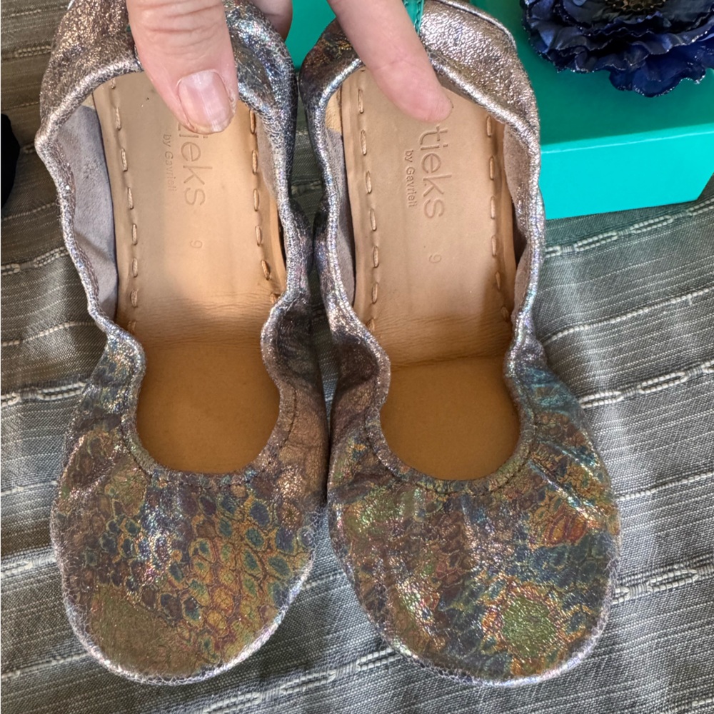 NEW Tieks Love Potion Limited Edition Sz 9, Never Worn - Picture 9 of 14